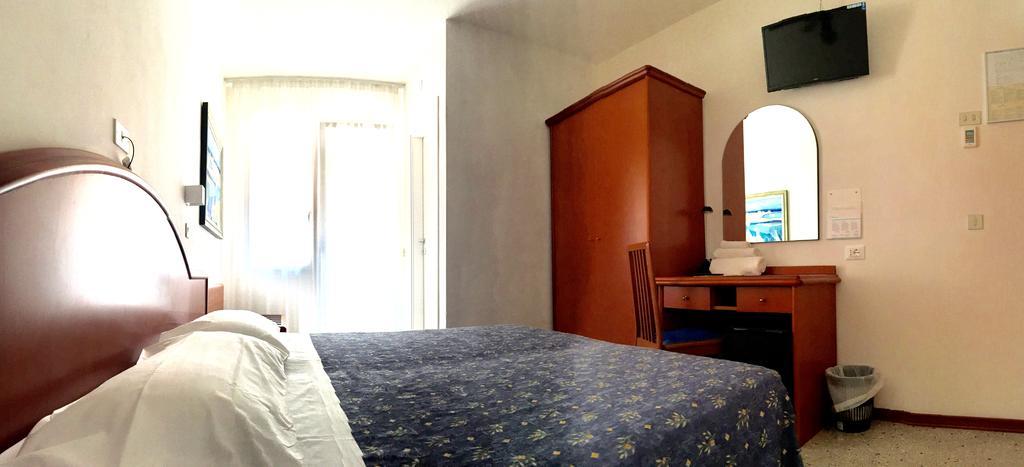 Hotel Villa Candia Линьяно-Саббьядоро Экстерьер фото
